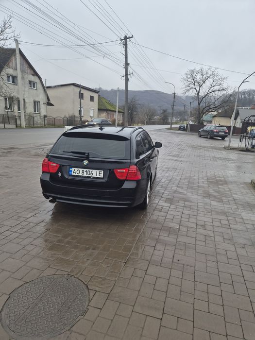 Продам БМВ 3 серії 2011 року в хорошому стані.