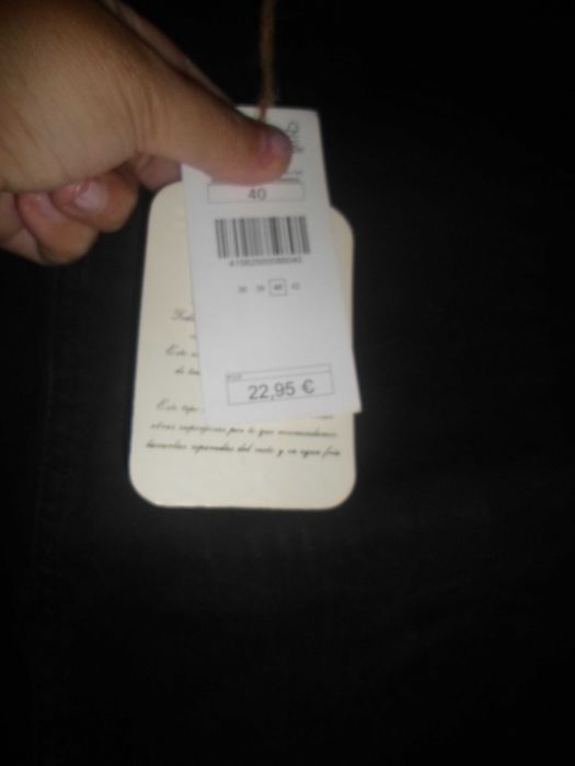 saia com bolsos da marca Easy Wear para mulher jovem