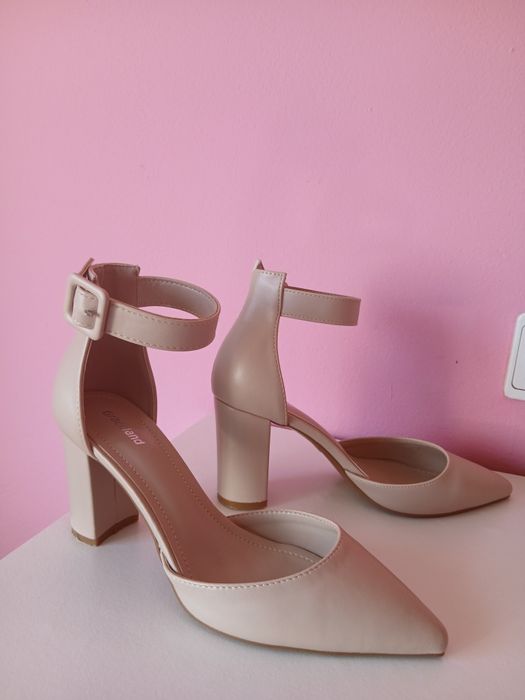 Sapatos salto alto
