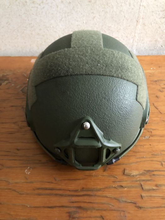 Каска ( полу ушна )