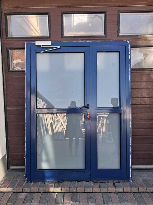 Drzwi zewnętrzne aluminiowe szyba mleczna 158x207 niebieskie DOWÓZ