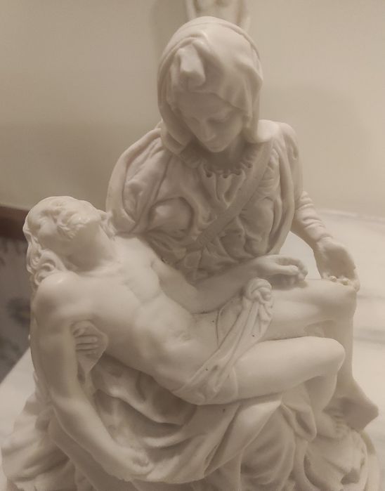 Vendo Estatueta Resina Religiosa