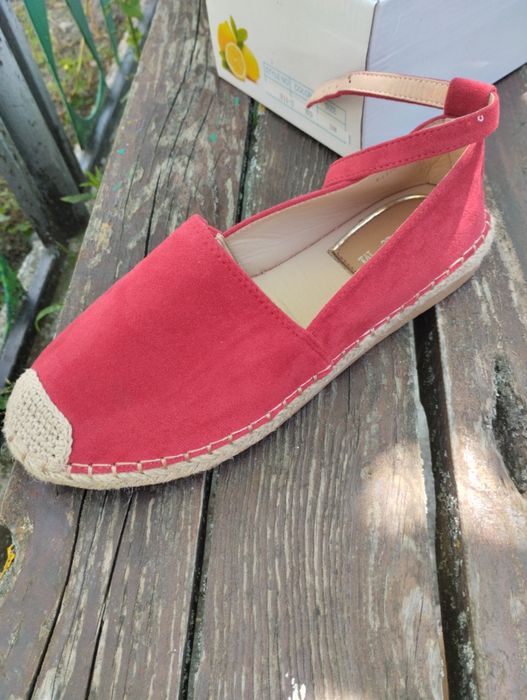Мокасини жіночі.