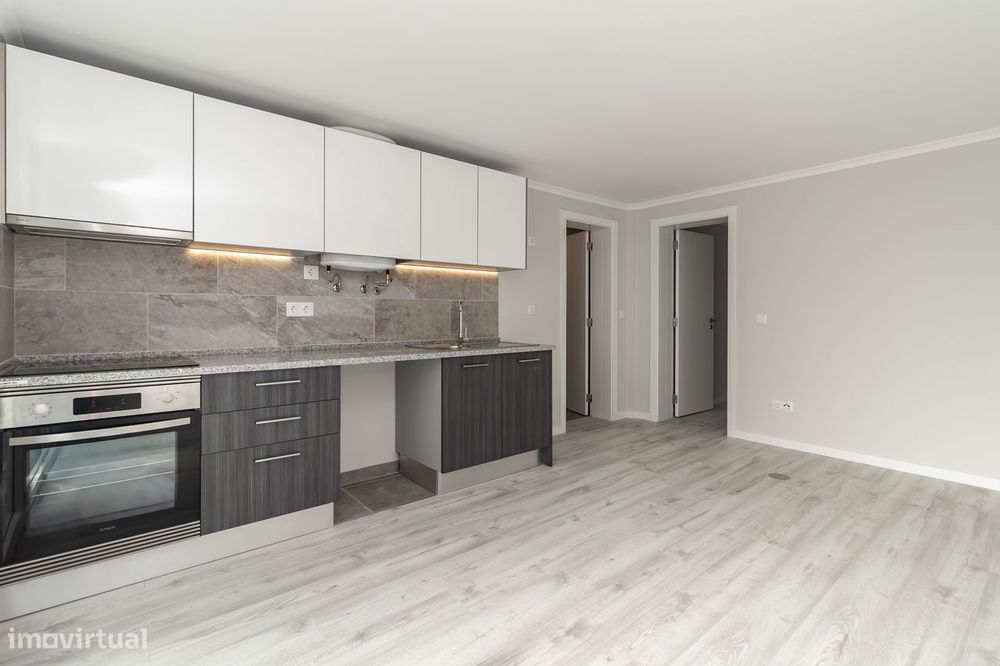 Arrendo Apartamento T1 remodelado- Casal do Marco, Paio Pires 750 Eur