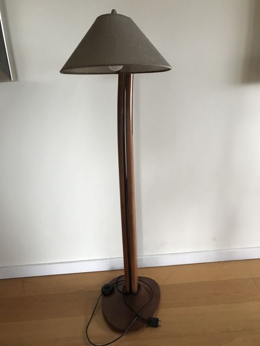 Candeeiro de pé    Design