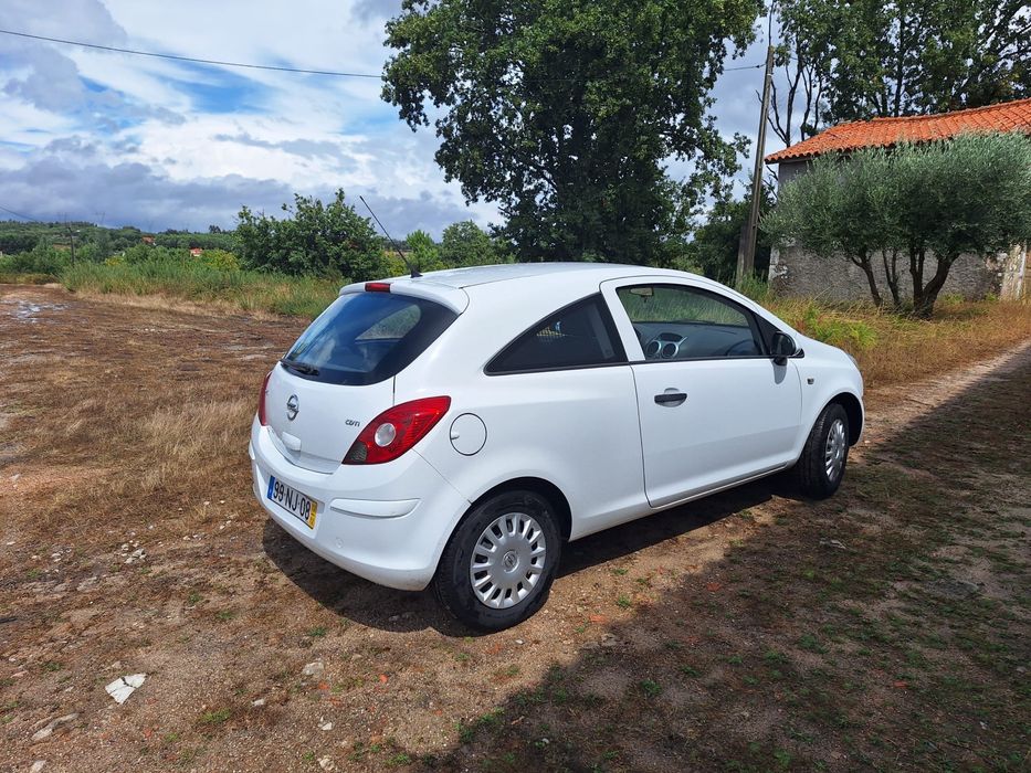 Opel Corsa Comercial 2012 - Muito Bom Estado