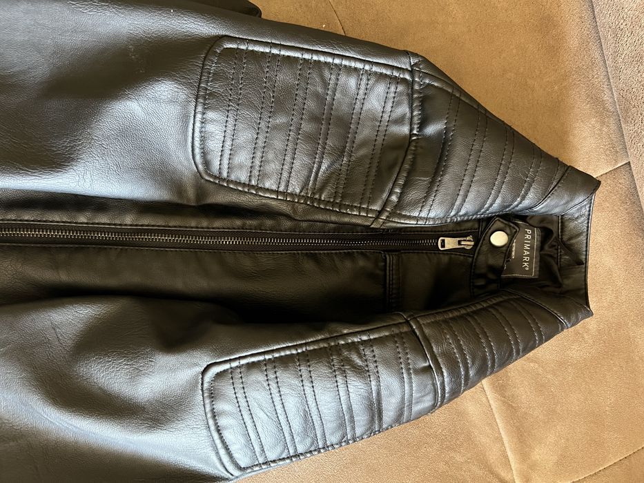 Шкіряна куртка чорна