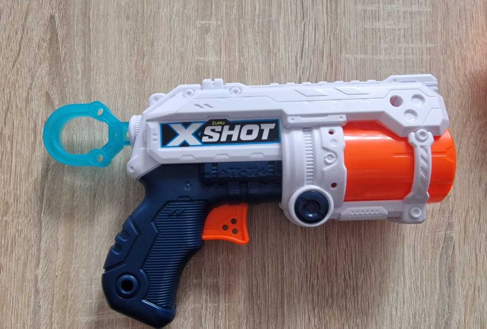 Nerf dwa pistolety Zuru X-Shot Fury 4 i Firestrike elite plus 3 rodzaje strzałek