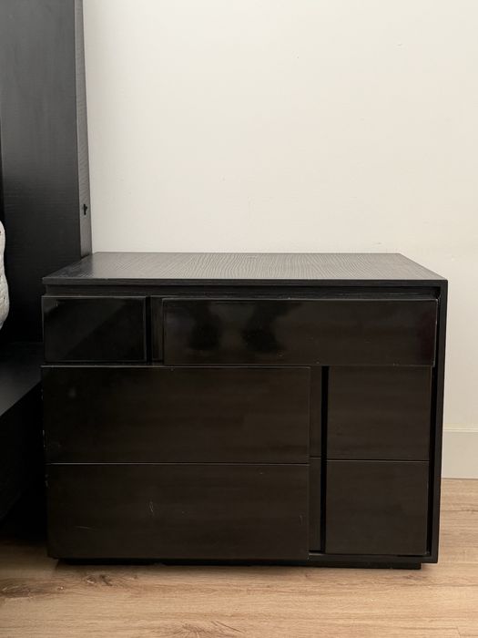 Mobilia de quarto em madeira macica cor preta