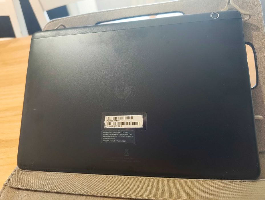 boas condições tablet huawei 10",vai com a capa do anúncio