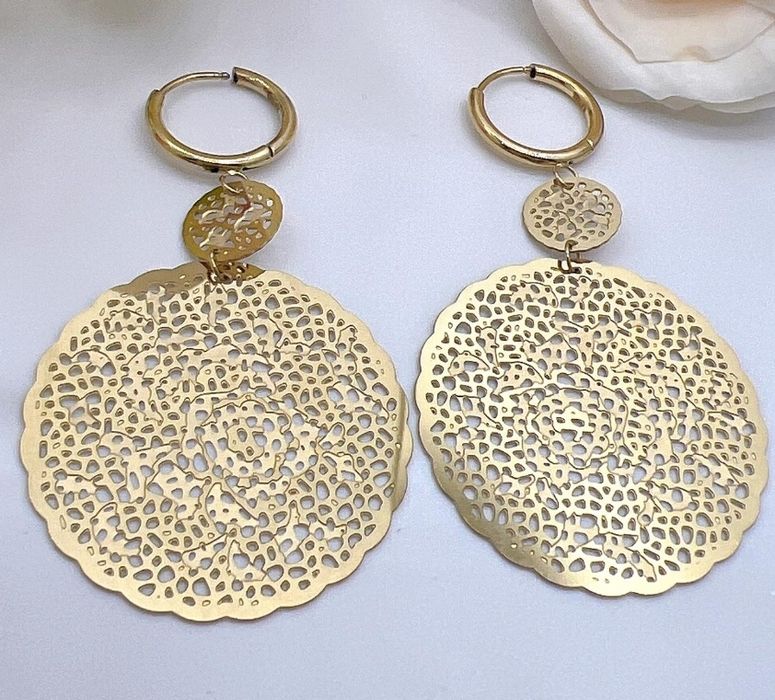 Ażurowe kolczyki blaszki koła
