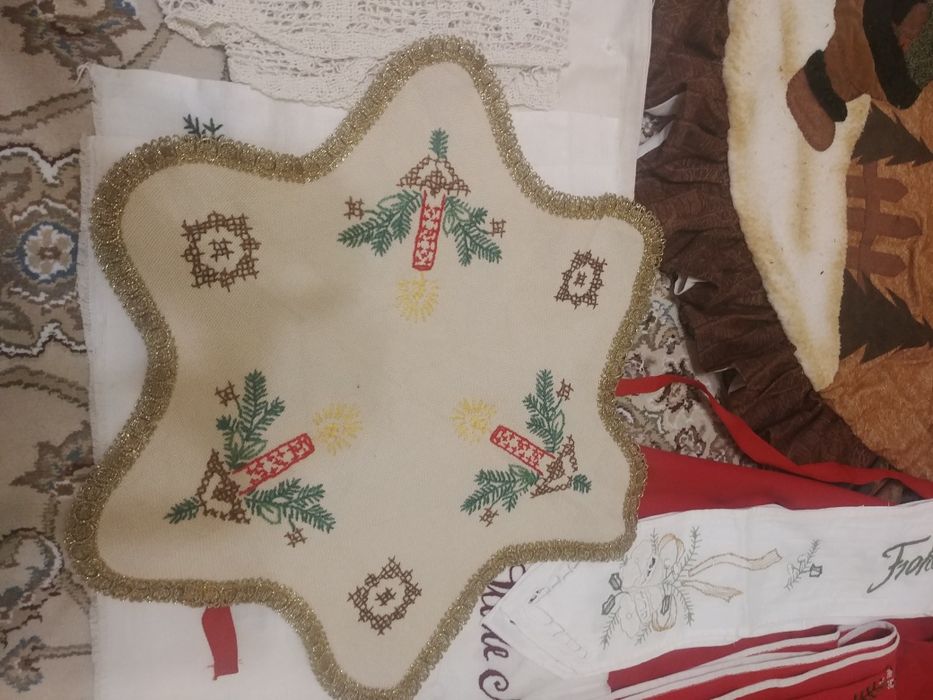 Лот Різдво під ялинку килимок чобіток салфетки фартух вишита картина