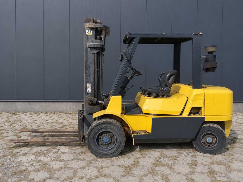 Wózek widłowy CAT DP45K – Diesel – Udźwig 4,5 tony