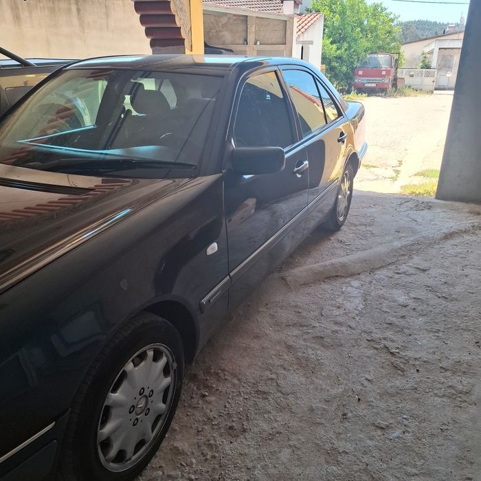Mercedes-Benz E300 TD Automática (1999) – Bom Estado