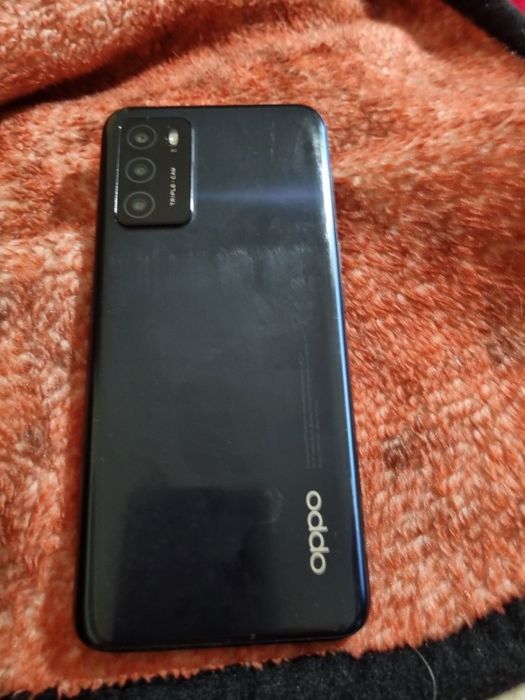 Mobile phone in excellent condition with protective cases and original box64739769913729121