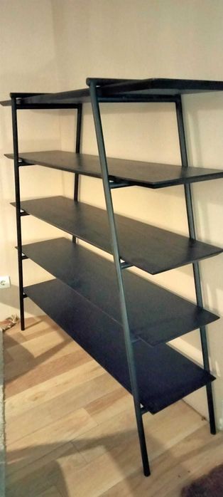 Móvel de prateleiras em madeira preta. Novo.