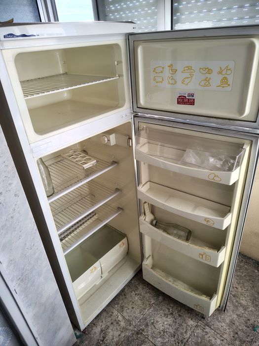 Frigorífico New Pol Antigo com desgaste visível