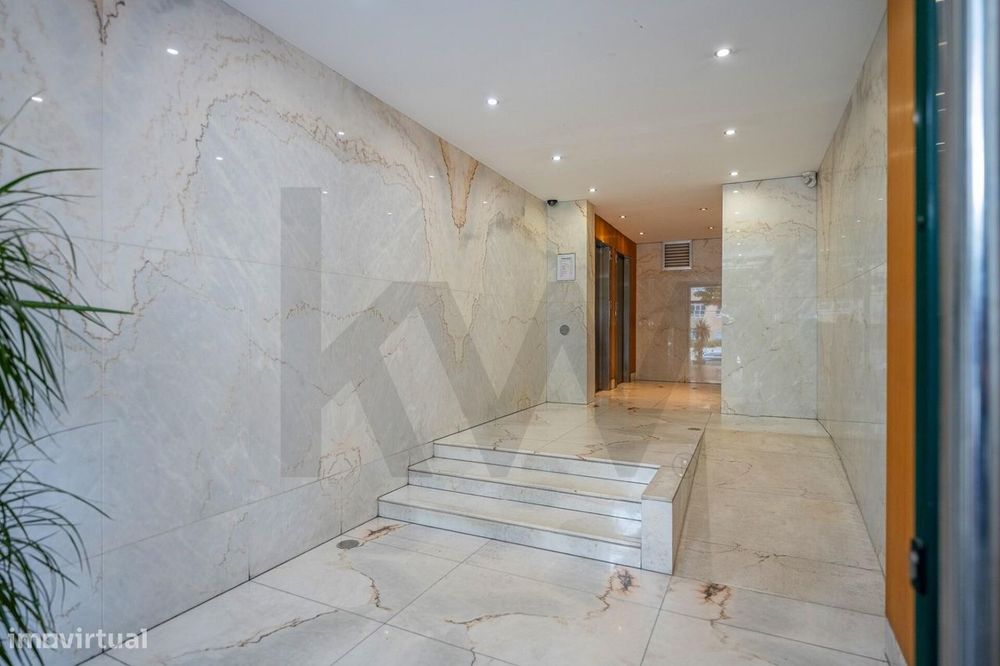 Apartamento T2 com varanda e garagem no Pinheiro Manso, Porto