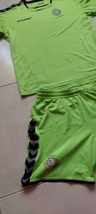 conjunto camisola e calcso do vitoria de setubal