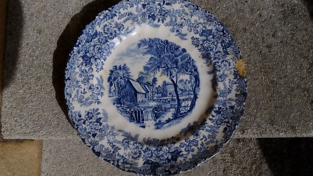 Louça antiga Sacavem e Massarelos em bom estado