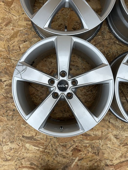 Диски5.114.3 R17 ET50 ЦО(діа)67.1 титани диски