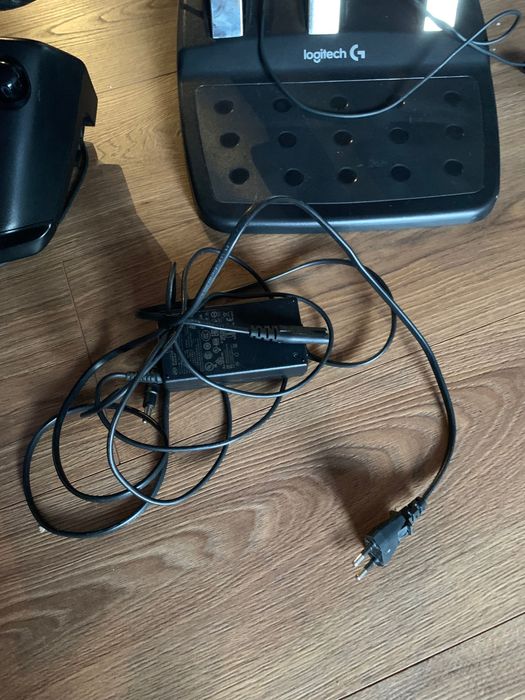 Kierownica i pedały Logitech do PS3 i PS4