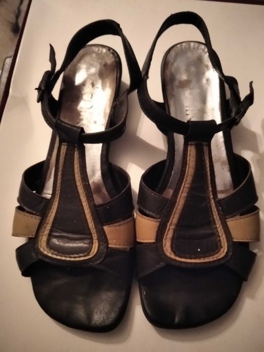 Sandália baixinha em pele