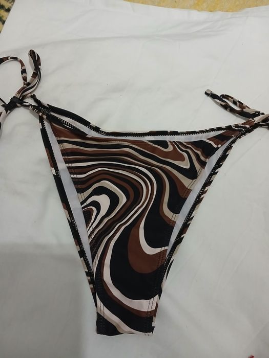 Três cuecas de biquíni