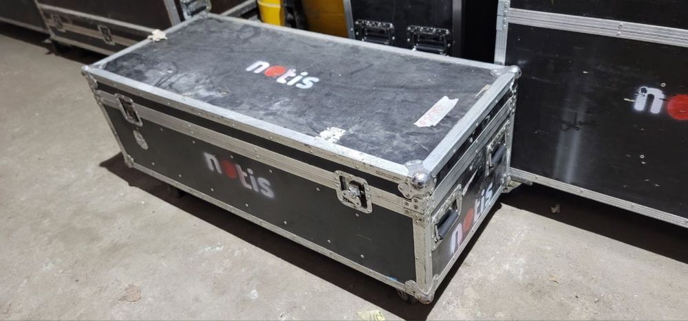 Великі Rack, рекові кейси для світлових приладів та колонок.