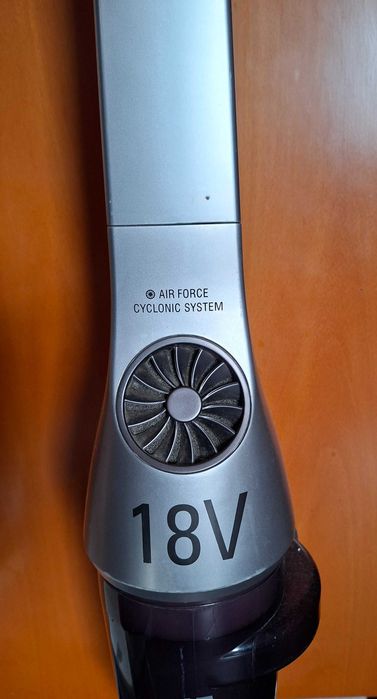 aspirador vertical Rowenta airforce18v