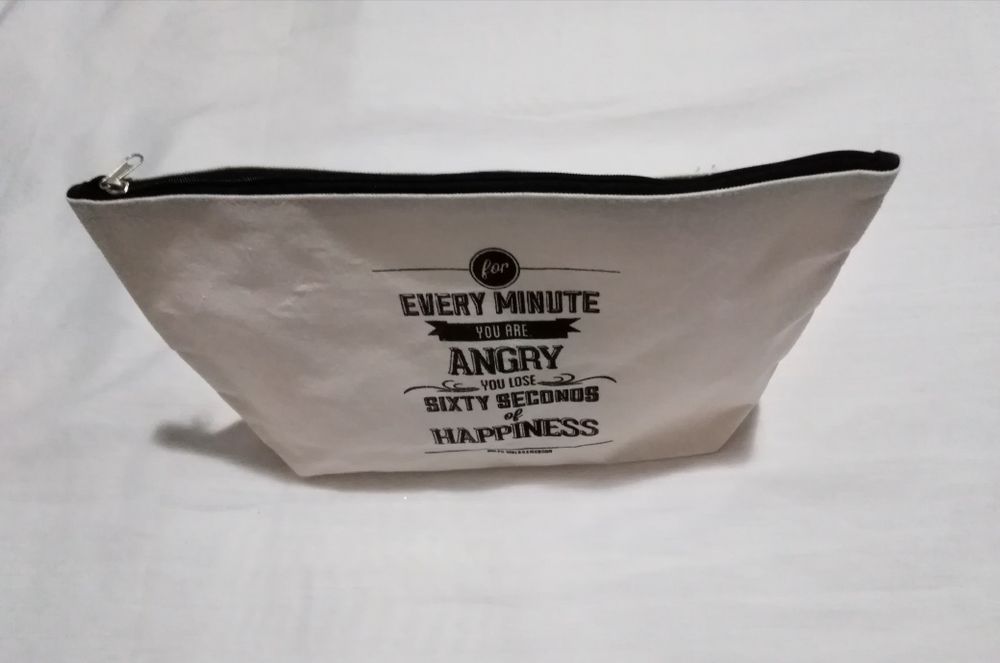 SALDOS Necéssaires / bolsas de maquilhagem diversas.