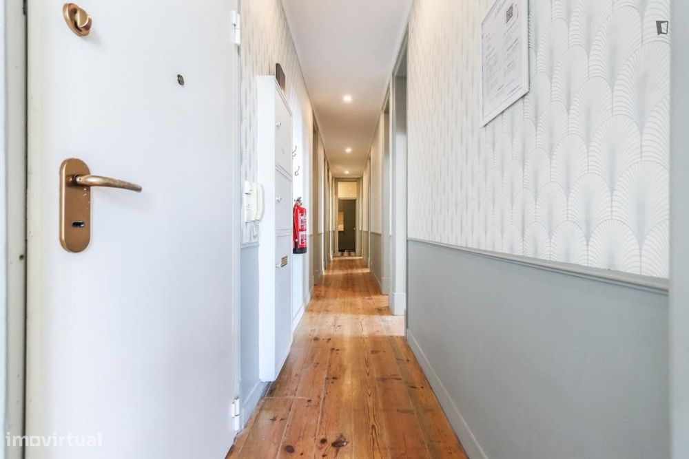 Quarto - localizado em Campo de Ourique Lisbon