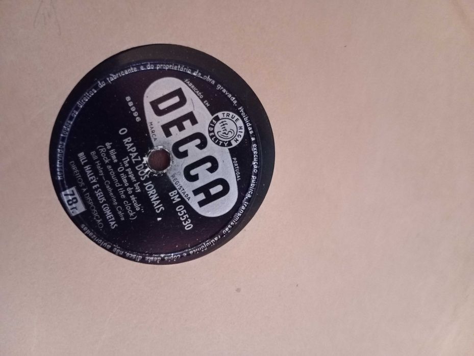 Vários discos de vinil antigos