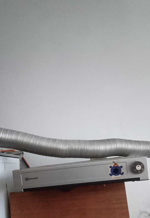 Fogão a gás, bico de gás e um exaustor com tubo flexível de alumínio