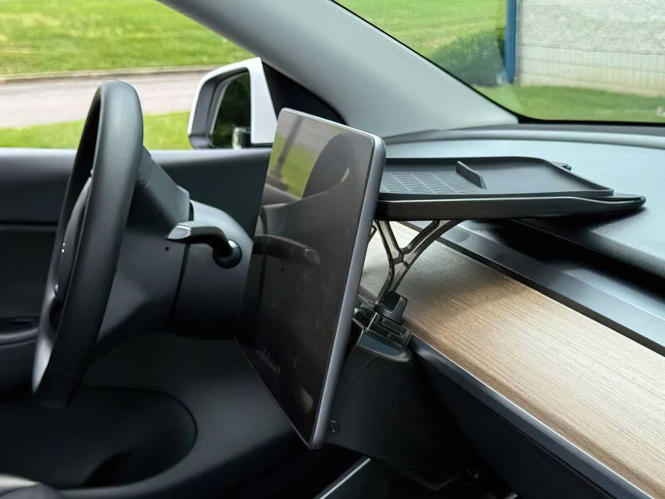 Tesla Model Y      2021