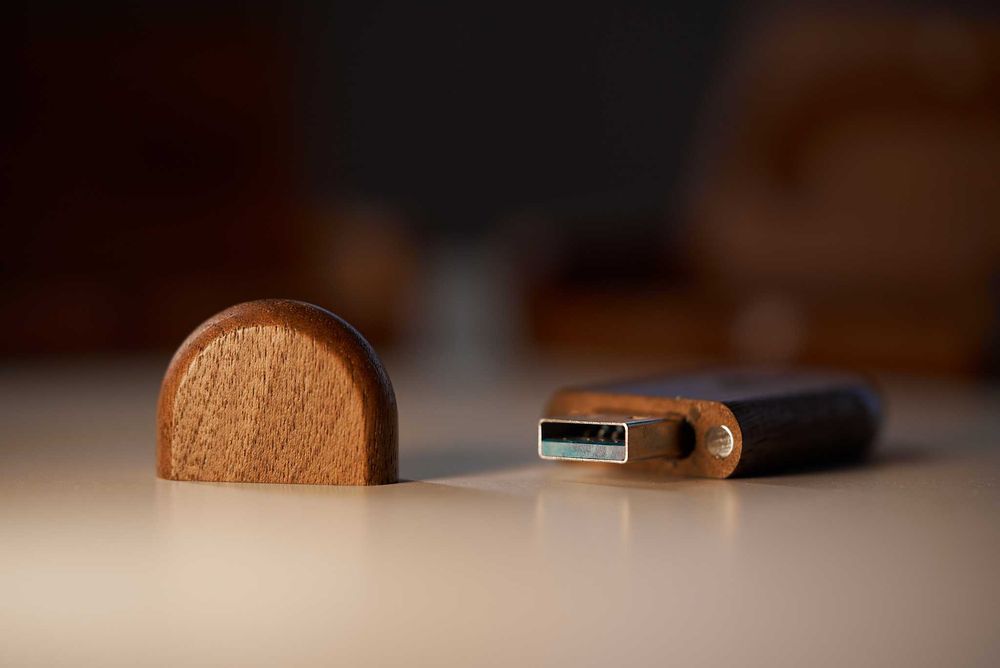 Pendrive + pudełko + grawer GRATIS - 32GB USB 3.0 drewno orzech