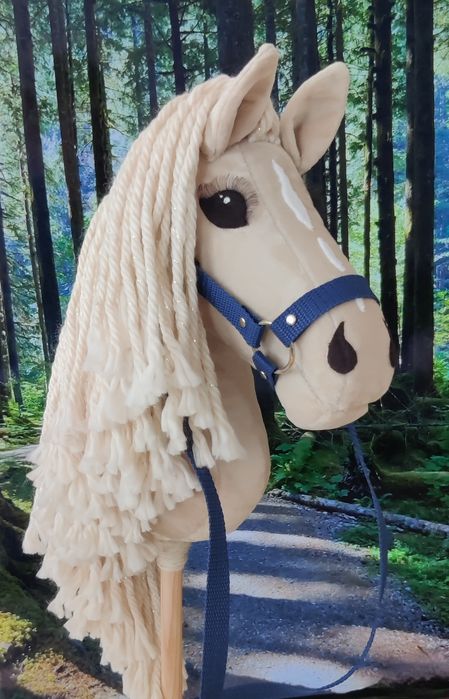 Konik na patyku hobby horse koń na kiju bułany beżowy A4