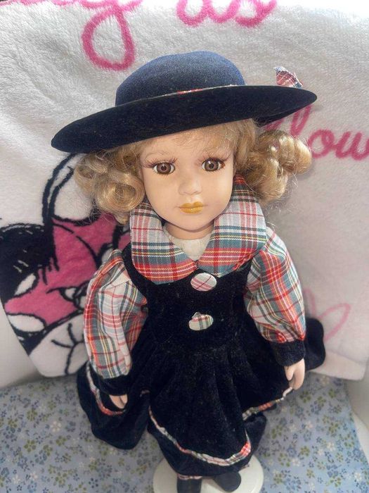 Порселянова вінтажна лялька 38 см