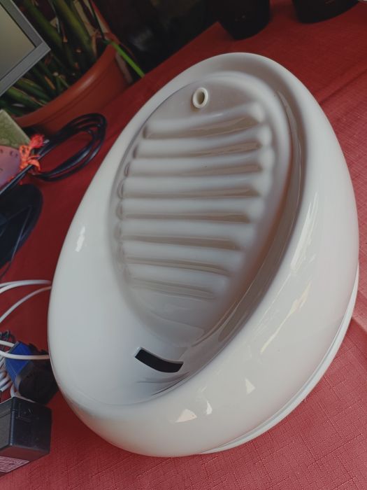 Ceramiczne poidło fontanna dla kota