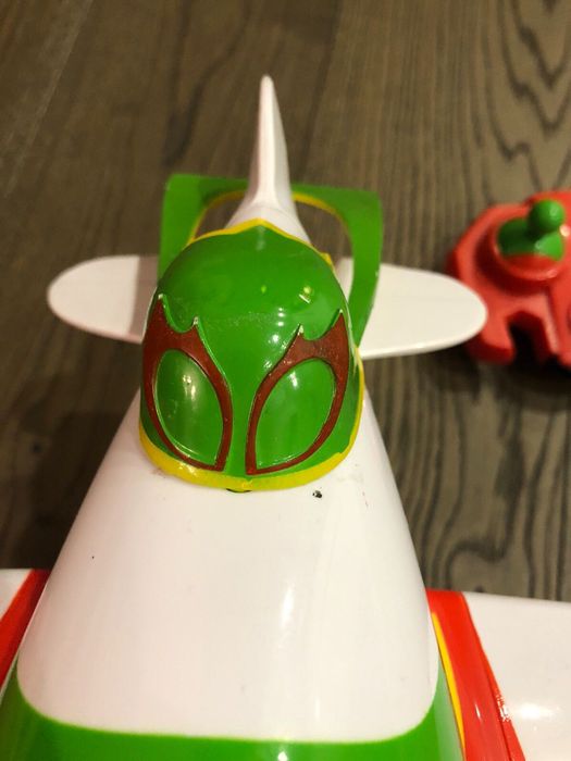 Самолёт на управлении Disney. Оригинал. EL Chupacabra.