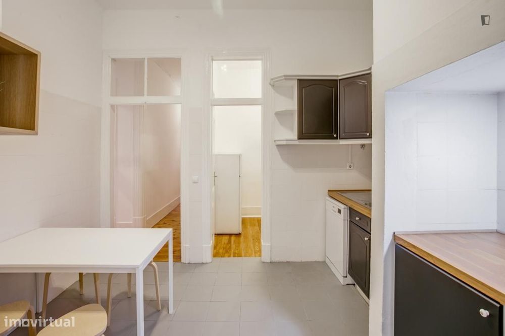 Quarto - localizado em Santos Lisbon