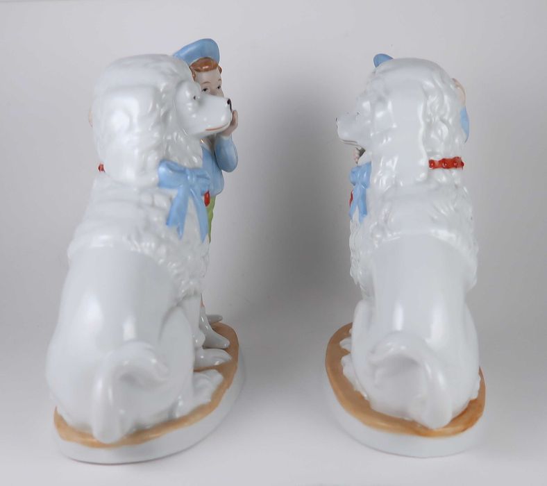 Par esculturas em porcelana - Cães Menino e Menina
