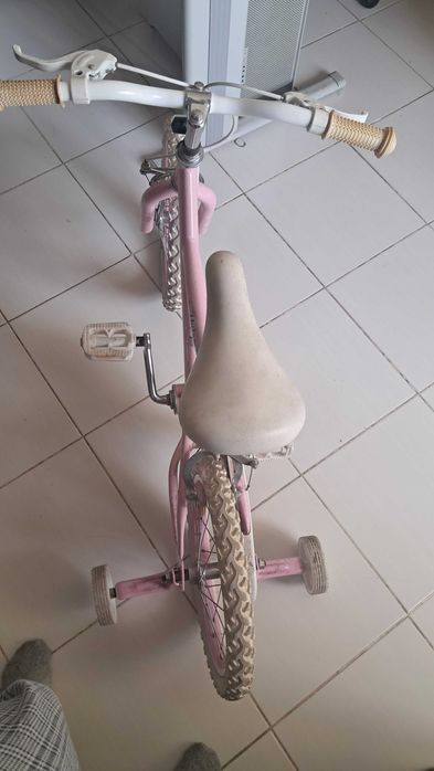 Bicicleta rosa pouco uso