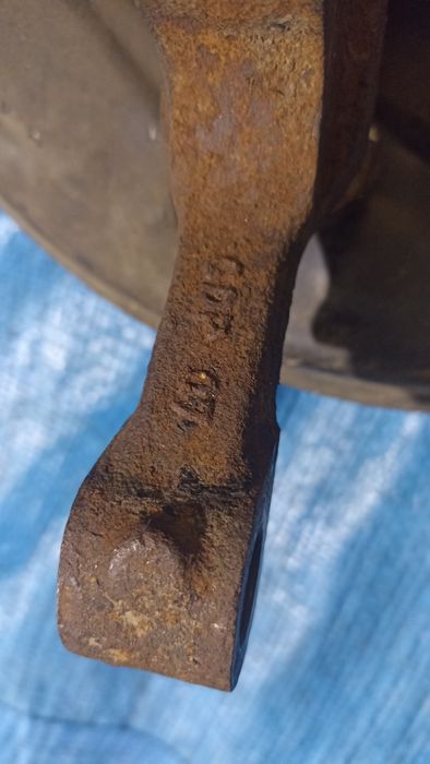 Ступіца кулак поворотний цапфа ліва  Land ROVER RANGE ROVER  L322