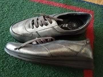 Ténis Metalizados Silver – O brilho que os teus pés merecem!