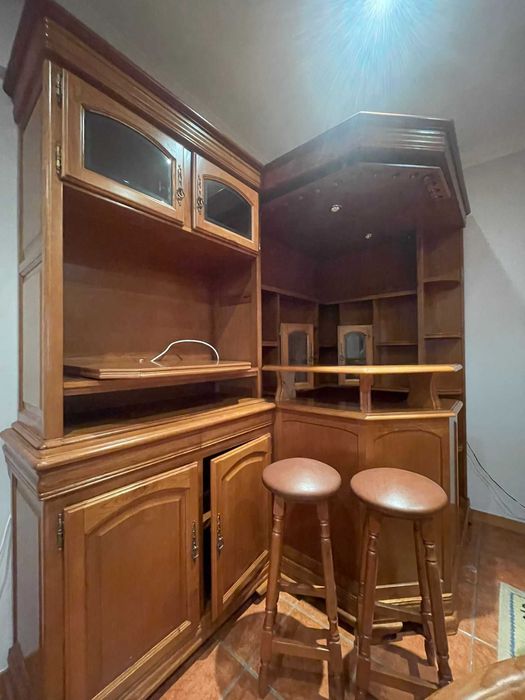 Armário com Bar, base para TV e arrumação