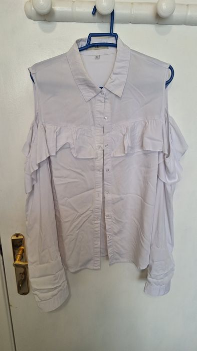 Varias peças de roupa novas