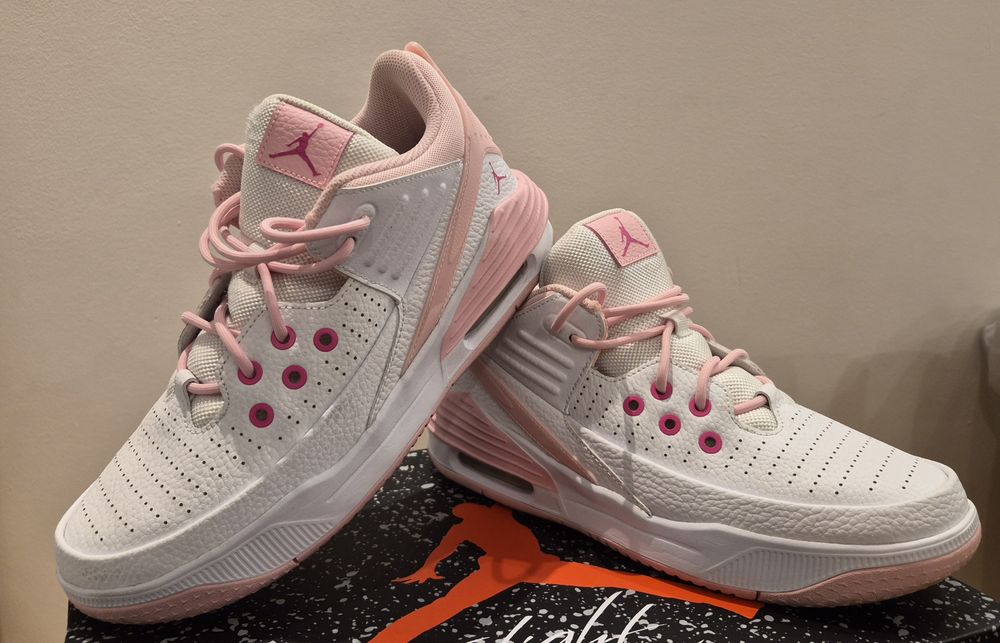 Buty damskie Air Jordan Max Aura 5 'White Soft Pink'