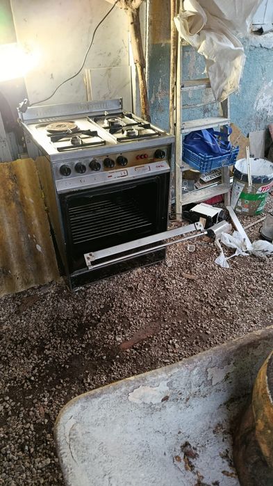 Vendo fogão a gás e eléctrico