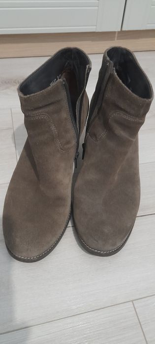 Świetne buty/botki, skóra zamszowe, rozm. 39